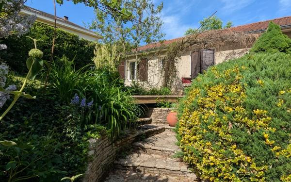 Maison à louer    5 pièces •  Éveux
