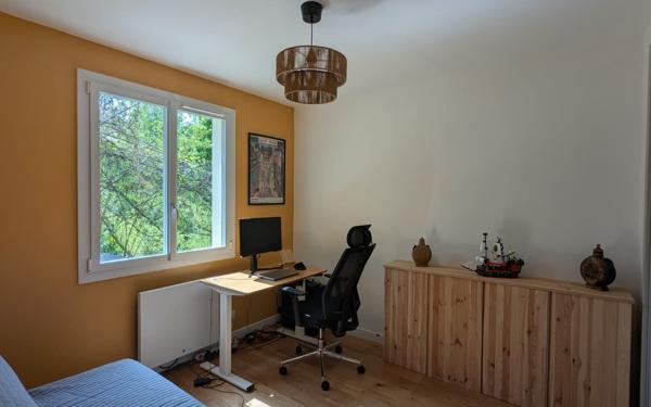 Maison à louer    5 pièces •  Éveux