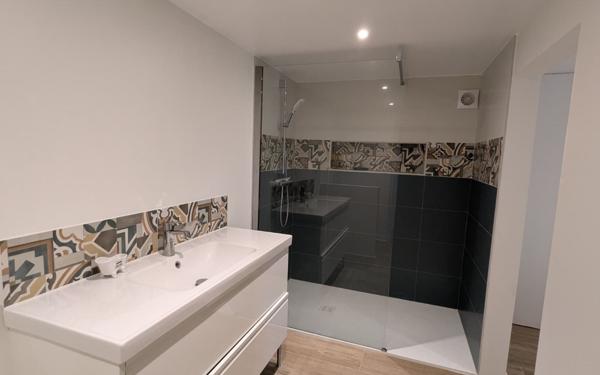 Maison à louer    5 pièces •  Éveux