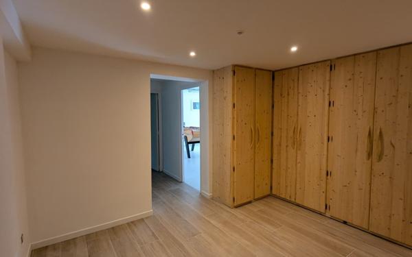 Maison à louer    5 pièces •  Éveux