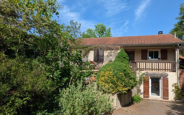Maison à louer    5 pièces •  Éveux
