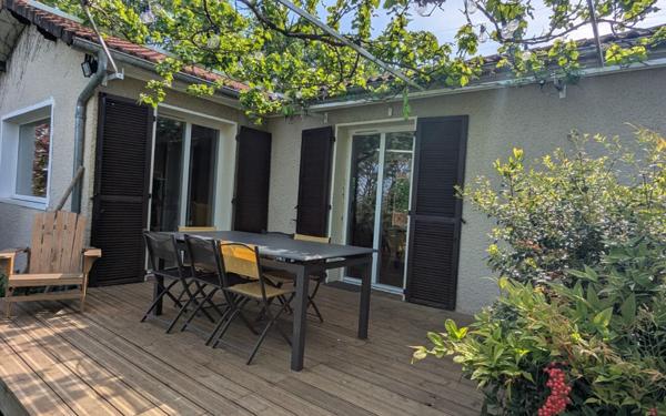 Maison à louer    5 pièces •  Éveux