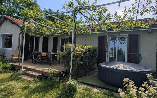 Maison à louer    5 pièces •  Éveux