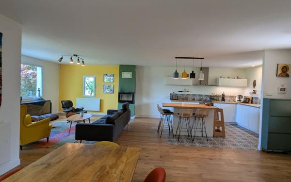 Maison à louer    5 pièces •  Éveux