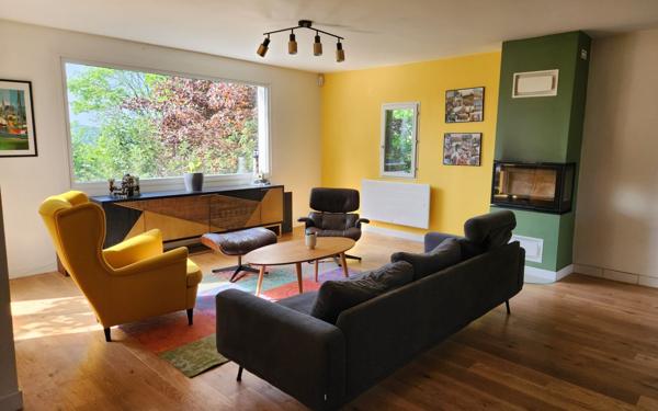 Maison à louer    5 pièces •  Éveux