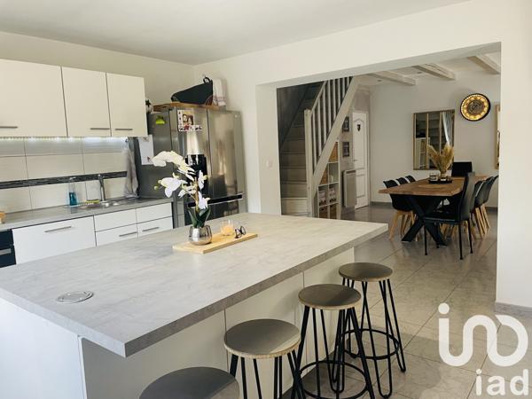 Maison traditionnelle 4 pièces de 145 m² à Saint-Julien-en-Saint-Alban (07000)