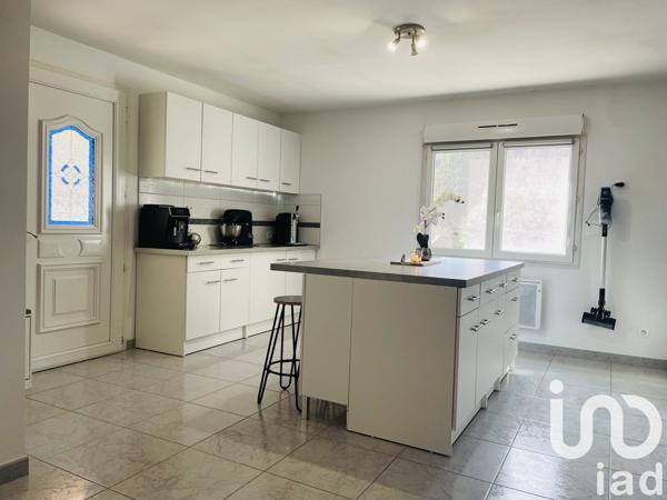 Maison traditionnelle 4 pièces de 145 m² à Saint-Julien-en-Saint-Alban (07000)