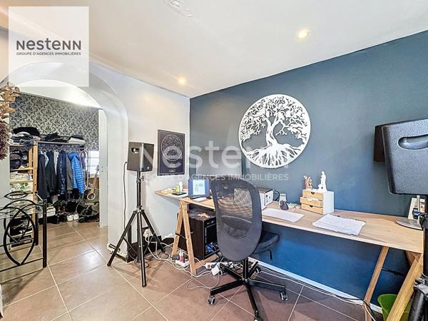 MIRAMAS ?Maison en pierre de taille d'environ 140 m² avec piscine + studio indépendant