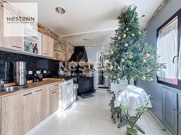 MIRAMAS ?Maison en pierre de taille d'environ 140 m² avec piscine + studio indépendant