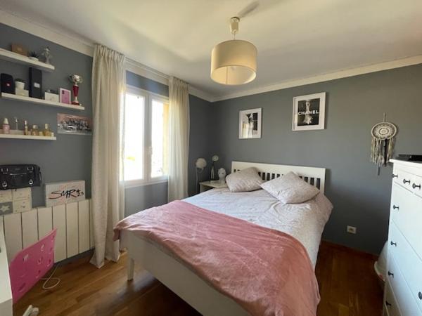 MAISON T6 AVEC JARDIN ET GARAGE