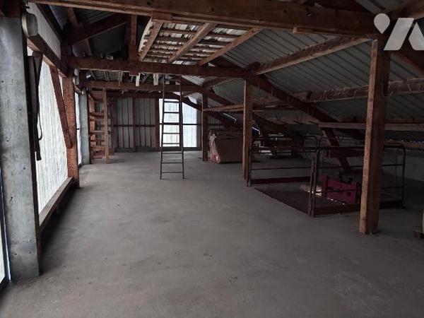 Ensemble immobilier à usage d'atelier, entrepôt, stockage, garages, parking, situé au centre vi...