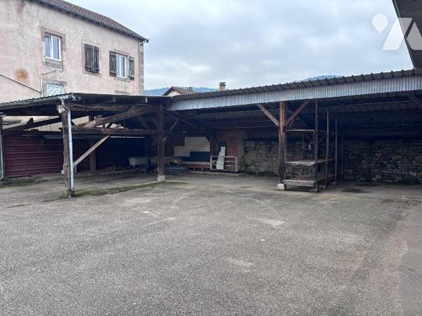 Ensemble immobilier à usage d'atelier, entrepôt, stockage, garages, parking, situé au centre vi...