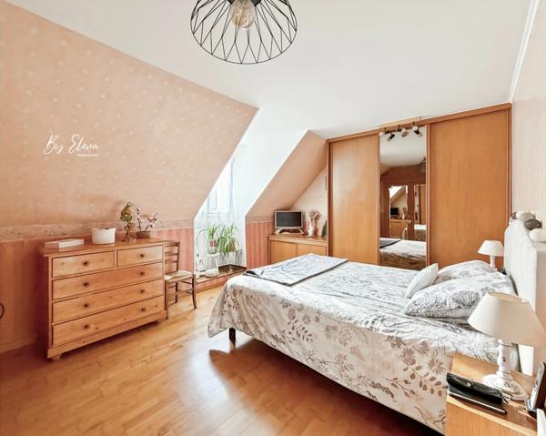 FERRIERES EN BRIE, MAISON FAMILIALE LUMINEUSE SECTEUR CHÂTEAU – 4 CHAMBRES – GRAND JARDIN PISCINABLE