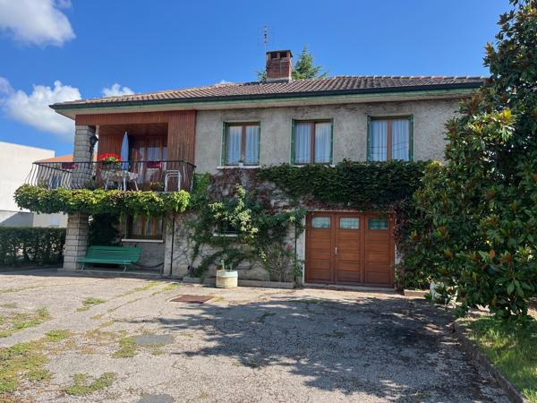 Maison individuelle de 100 m² habitables sur terrain arboré de 892 m² à Villars-les-Dombes