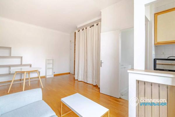 Auteuil Nord - studio 2ème étage - immeuble année 30