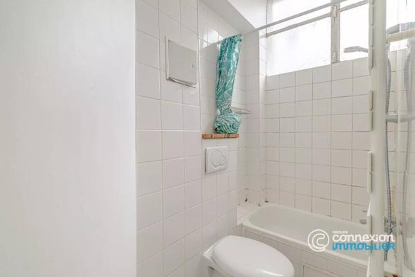 Auteuil Nord - studio 2ème étage - immeuble année 30
