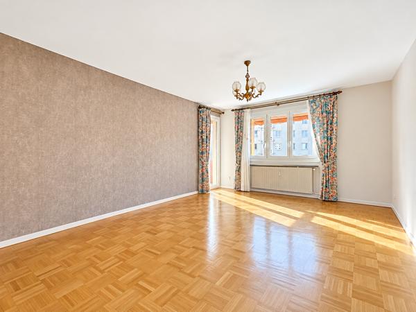Appartement traversant T4 en dernier étage avec balcon et belle luminosité. Détails des diagnostics énergétiques
