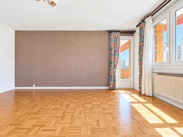 Appartement traversant T4 en dernier étage avec balcon et belle luminosité. Détails des diagnostics énergétiques