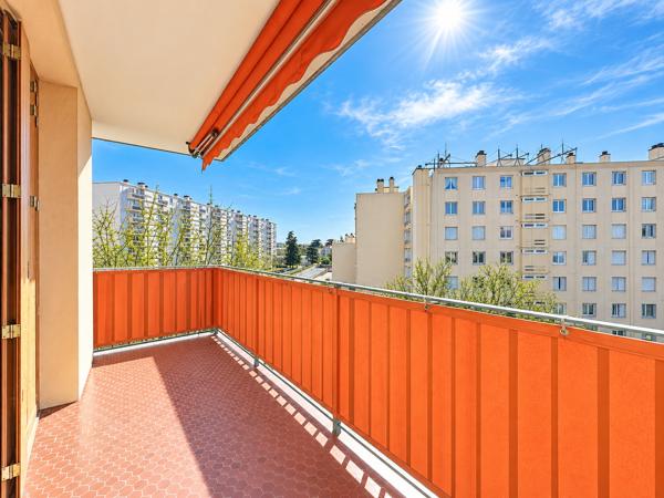 Appartement traversant T4 en dernier étage avec balcon et belle luminosité. Détails des diagnostics énergétiques