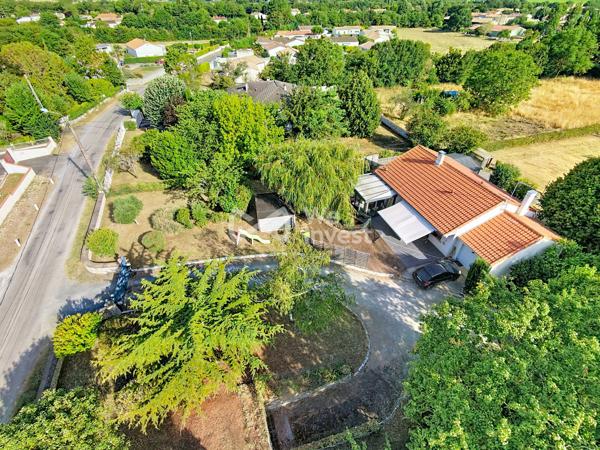 Maison rénovée de 105 m² avec piscine, SPA et 4 619 m² de terrain à Fors