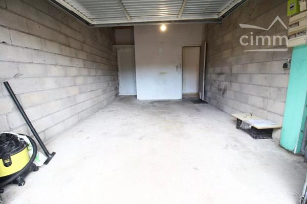 VENDU une maison de 99m² sur deux niveaux avec un garage et un jardin clôturé.