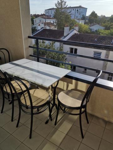 Appartement
                                                                                                                                                                                                                                                                                                                        3 pièce(s)                                                                                                                                                                                                          2 chambre(s)                                                                                                                                                                                                          42  m²