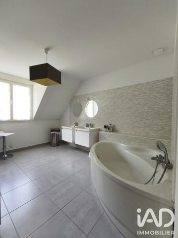 Maison à vendre 6 pièces 227 m² Angers