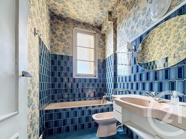 Immeuble à vendre  222,90 m 2   ARGENTAN  - 61