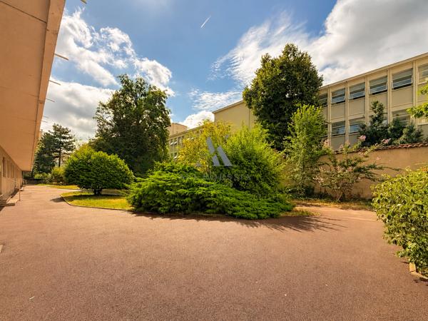 Villeurbanne – Appartement T3 71 m² avec potentiel T4, parking et cave