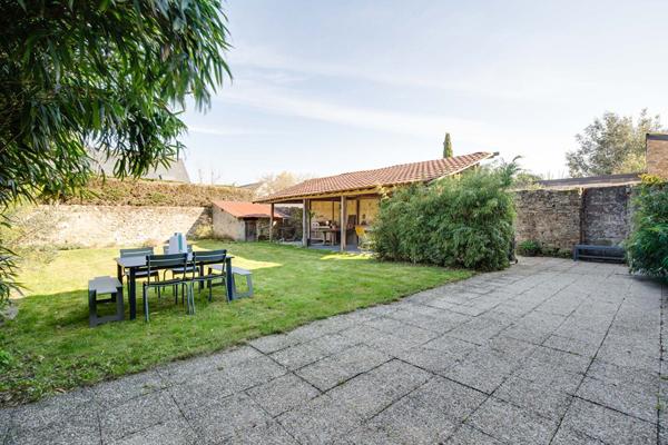 a VENDRE MAISON ANCIENNE RENOVEE 6 CHAMBRES/GARAGE/BEAU JARDIN