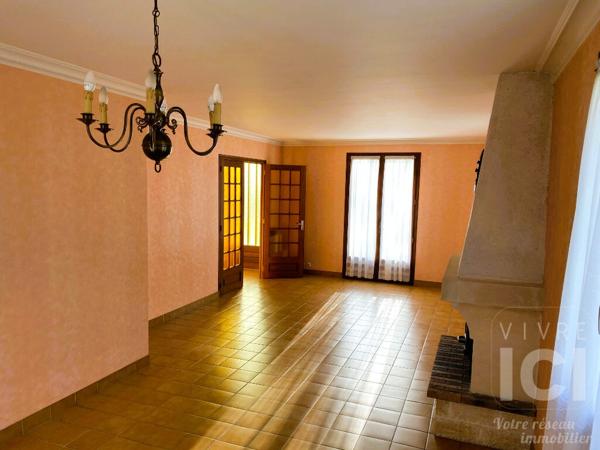 a VENDRE MAISON ANCIENNE RENOVEE 6 CHAMBRES/GARAGE/BEAU JARDIN