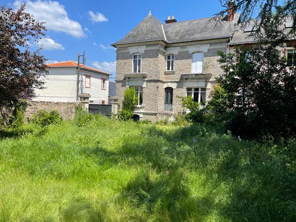 a VENDRE MAISON ANCIENNE RENOVEE 6 CHAMBRES/GARAGE/BEAU JARDIN