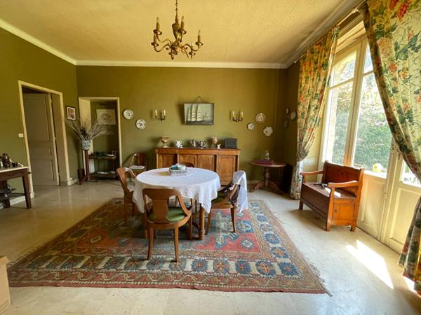 a VENDRE MAISON ANCIENNE RENOVEE 6 CHAMBRES/GARAGE/BEAU JARDIN