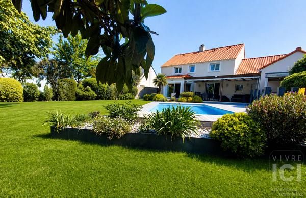 a VENDRE MAISON ANCIENNE RENOVEE 6 CHAMBRES/GARAGE/BEAU JARDIN