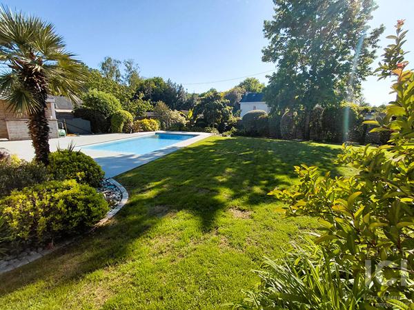 a VENDRE MAISON ANCIENNE RENOVEE 6 CHAMBRES/GARAGE/BEAU JARDIN