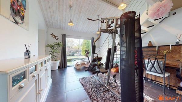 Plain-pied 209 m² au bout d’une impasse, sans vis-à-vis,au calme absolu, à 600m à pied de l'épicerie du village