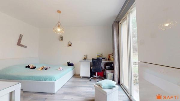 Plain-pied 209 m² au bout d’une impasse, sans vis-à-vis,au calme absolu, à 600m à pied de l'épicerie du village