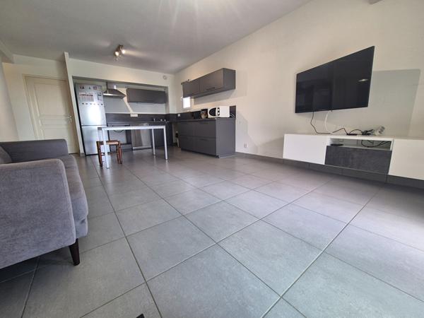 Appartement Borgo 3 pièce(s) 68 m2 jardin 120 m² + 3 parkings privatifs