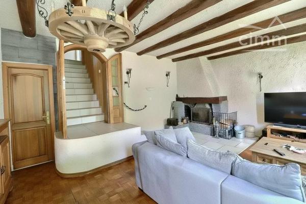 CIMM IMMBOBILIER FORBACH vous propose  cette charmante maison individuelle située sur la commune de GAUBIVING.