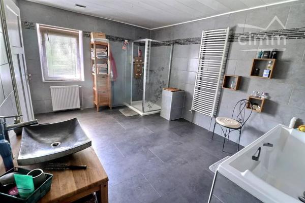CIMM IMMBOBILIER FORBACH vous propose  cette charmante maison individuelle située sur la commune de GAUBIVING.