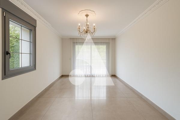 Maison 11 pièces 326 m2