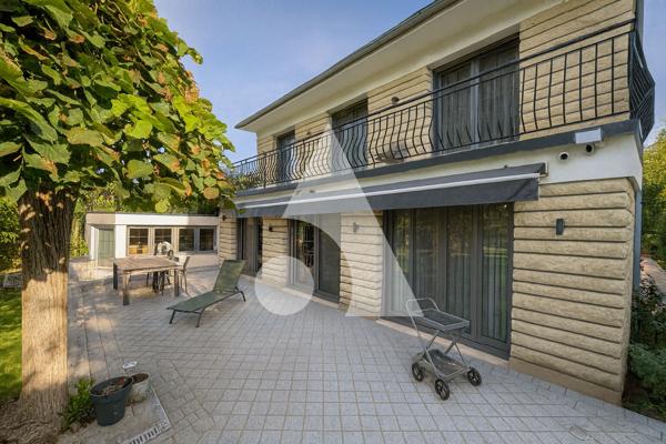 Maison 11 pièces 326 m2