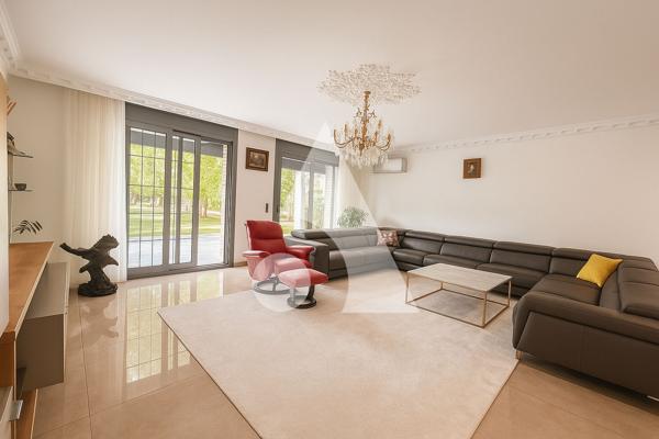 Maison 11 pièces 326 m2