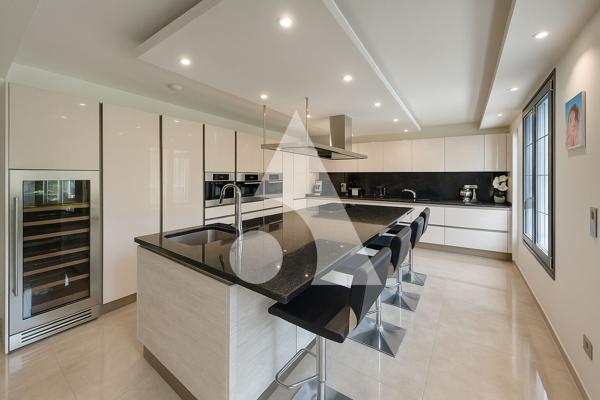 Maison 11 pièces 326 m2