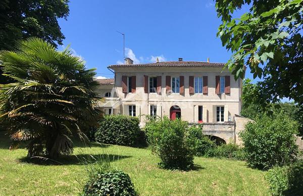 Ancienne maison de maître – Ancien domaine viticole au cœur des Côtes de Bourg – Fort potentiel