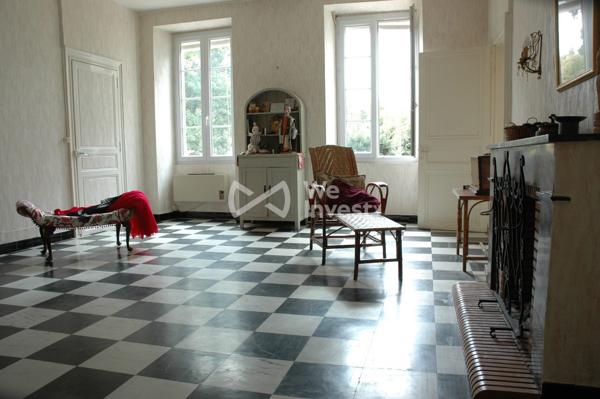 Ancienne maison de maître – Ancien domaine viticole au cœur des Côtes de Bourg – Fort potentiel