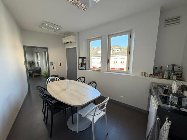 Bureaux à l'achat de 211 m² en excellent état – Centre-ville de Poitiers, proche de la gare