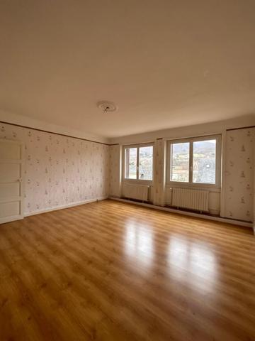 Appartement Vic Sur Cere 3 pièce(s) , Vic sur cere