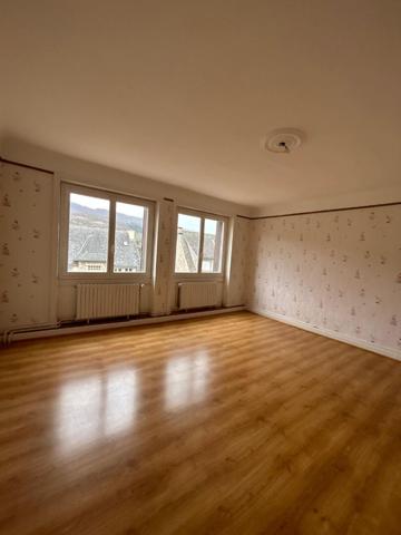 Appartement Vic Sur Cere 3 pièce(s) , Vic sur cere