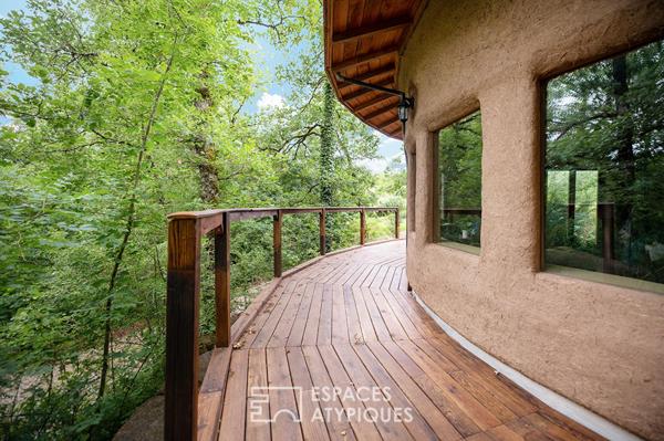 Paillourte atypique au coeur des bois